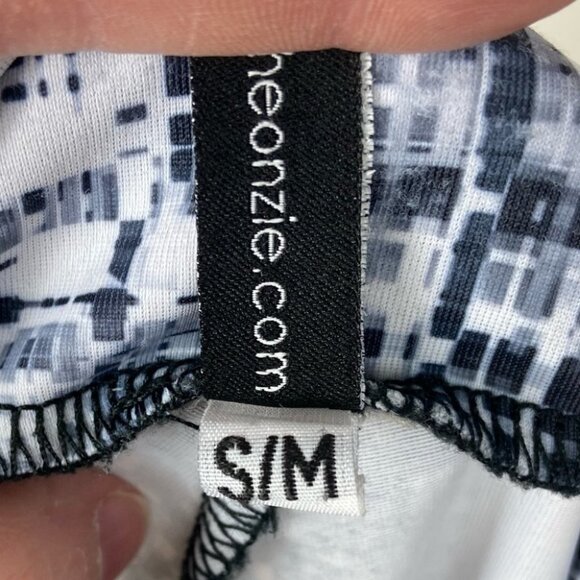 Onzie High Rise Capri Yoga Leggings Static Print Size Small / Medium Made In USA - Picture 7 of 10